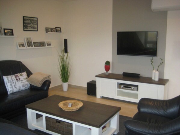 Unclassified image, 1 of 23, button - 205 3R Balk - BUE - House Stüven (Büsum)