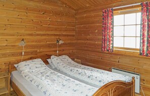 4 bedrooms, travel crib, free WiFi