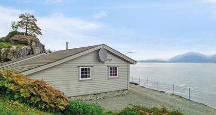 Beautiful home in Omastrand with WiFi