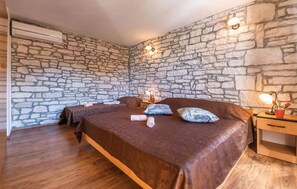 4 bedrooms, travel cot, free WiFi, bed sheets