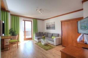 Unclassified image, 2 of 27, button