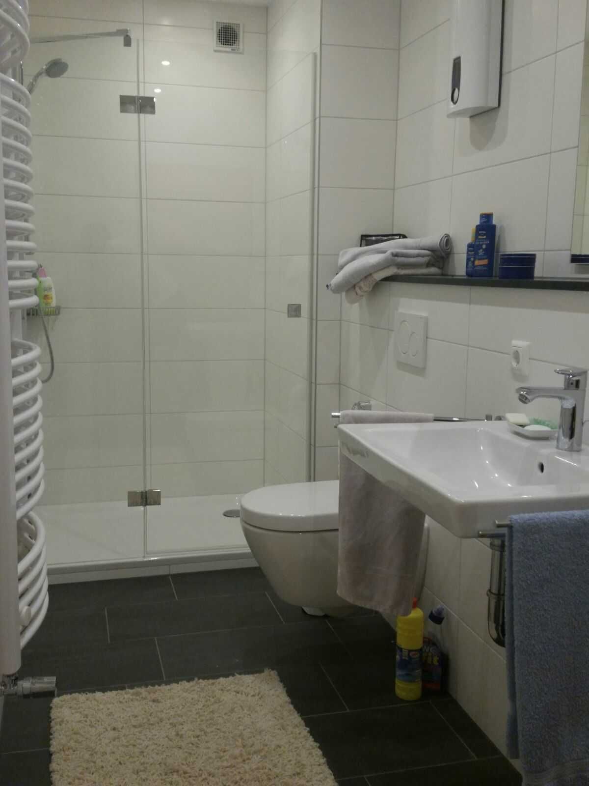 Shower, towels