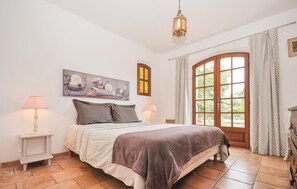 3 bedrooms, travel crib, free WiFi