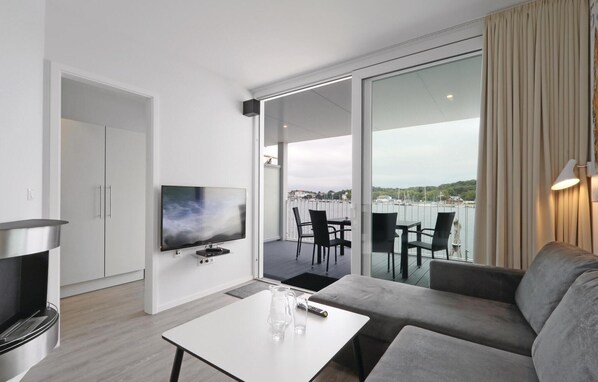 TV, fireplace - Priwallpromenade 2, Whg 5 (Travemünde Waterfront)
