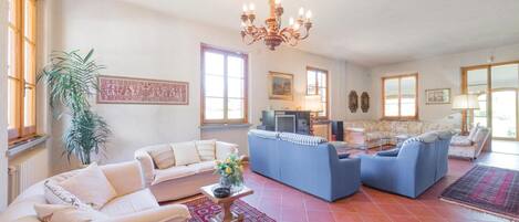 Chimenea, mesa de ping pong