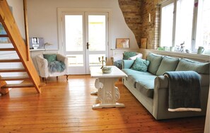 Fernseher, Kamin, DVD-Player