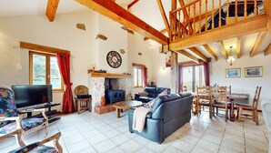 TV, fireplace, DVD player - Awesome home in St. Saud Lacoussiere (St. Saud Lacoussiere)