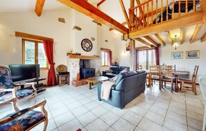 TV, fireplace, DVD player - Awesome home in St. Saud Lacoussiere (St. Saud Lacoussiere)
