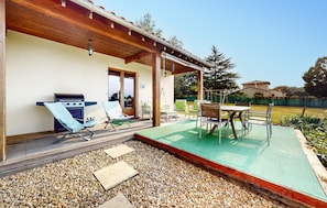 Outdoor dining - Awesome home in St. Saud Lacoussiere (St. Saud Lacoussiere)