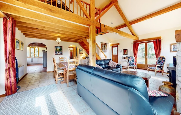 Fireplace, DVD player - Awesome home in St. Saud Lacoussiere (St. Saud Lacoussiere)