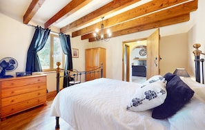 3 bedrooms, travel cot, free WiFi, bed sheets - Awesome home in St. Saud Lacoussiere (St. Saud Lacoussiere)