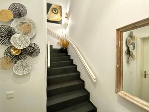 Unclassified image, 4 of 27, button