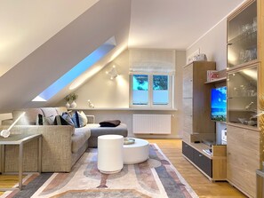 Unclassified image, 3 of 27, button