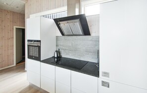 Geladeira, micro-ondas, cooktop, lava-louças