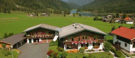 المنشأة من الخارج