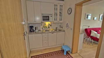 Kühlschrank, Mikrowelle, Geschirrspüler