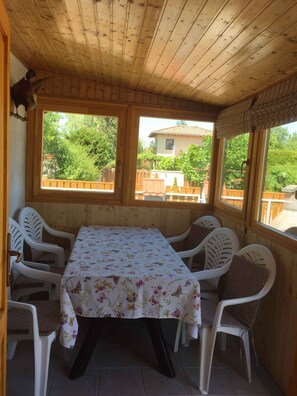 Dining - Holiday home with outdoor pool and garden (Balatonkeresztúr)