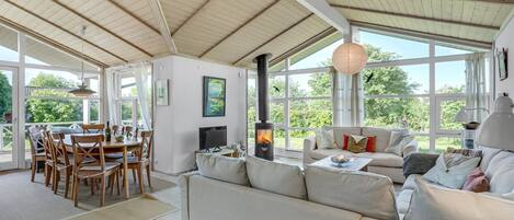 Televisio, takka, DVD-soitin