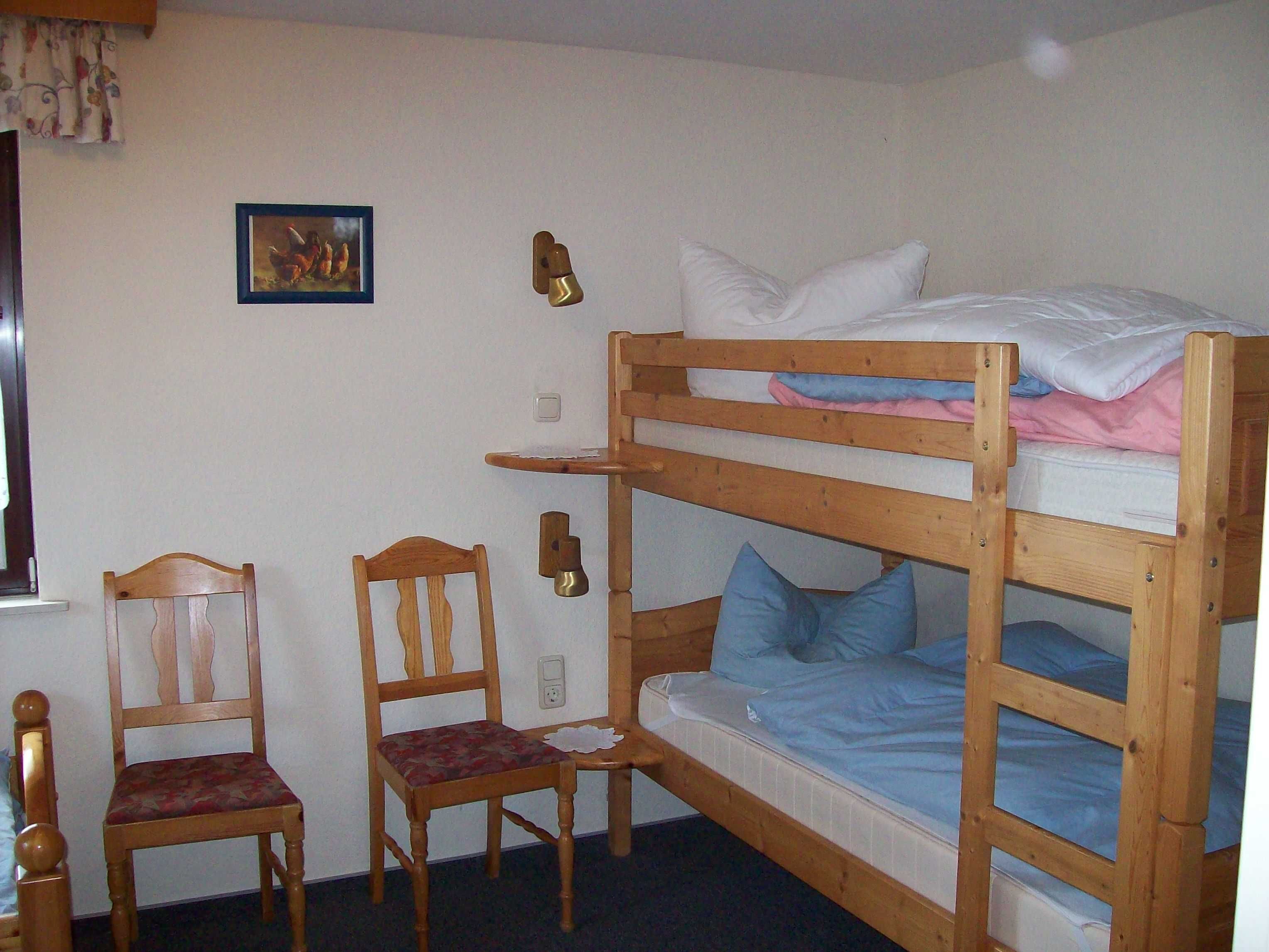 2 habitaciones, tabla de planchar con plancha, cuna de viaje y wifi 