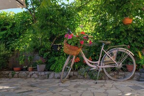 Property grounds - Holiday apartment with balcony (Veli Lošinj)