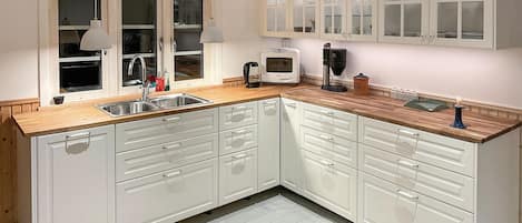 Fridge, microwave, stovetop, coffee/tea maker