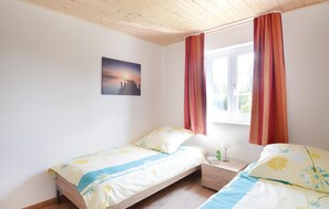 3 quartos, berço de viagem, Wi-Fi de cortesia, roupa de cama