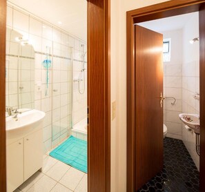 SĂšche-cheveux, serviettes fournies, savon, papier toilette