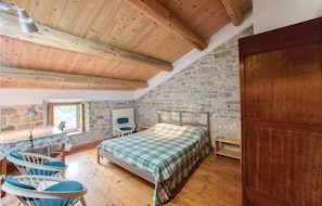 3 bedrooms, free WiFi, bed sheets