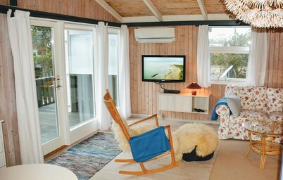 Awesome home in Sæby with WiFi