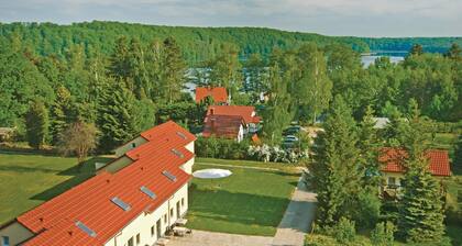 Nice home in Pinnow with WiFi