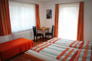 2 Schlafzimmer, Zimmersafe, Schreibtisch, Reisekinderbett