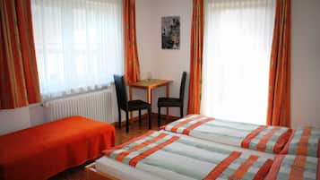 2 habitaciones, caja de seguridad en la habitación y escritorio