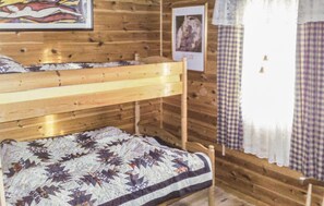 3 Schlafzimmer, Reisekinderbett