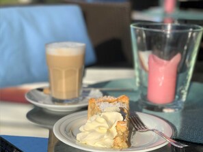 Unclassified image, 3 of 25, button