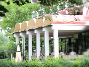 Unclassified image, 5 of 25, button