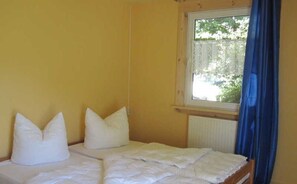 3 bedrooms, travel cot, WiFi, bed sheets