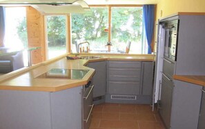 صورة غير مصنفة، 4 من 33، زرّ