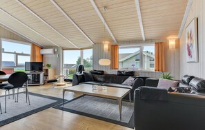 Fernseher, Kamin, DVD-Player