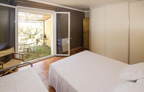 3 bedrooms, travel crib, free WiFi, bed sheets