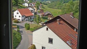 A view of a residential area with houses and a road. - Double Room with Balcony 1 - Gasthaus Zum Pälterwald (Oberzent)