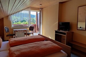 Unclassified image, 5 of 14, button - Double Room with Balcony 1 - Gasthaus Zum Pälterwald (Oberzent)