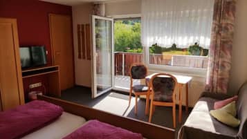 1 bedroom, desk, WiFi