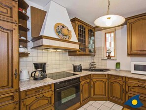 Fridge, microwave, oven, coffee/tea maker