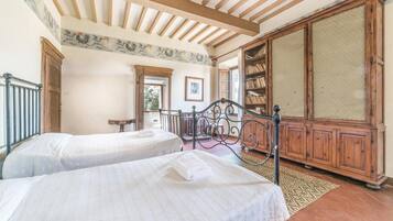 2 Schlafzimmer, Reisekinderbett, kostenloses WLAN, Bettwäsche