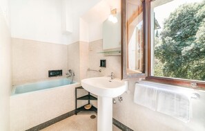 Bathtub