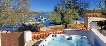 Nice home in Zdrelac with sauna