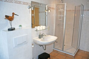 Dusche, Haartrockner, Handtücher