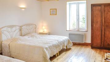 2 camere, culla da viaggio, lenzuola