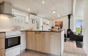 Réfrigérateur, plaque de cuisson, lave-vaisselle, cafetière/bouilloire