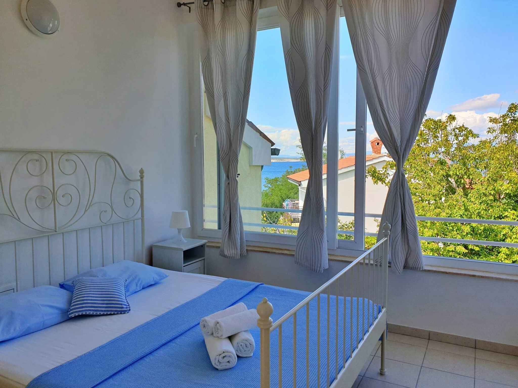 2 室のベッドルーム、WiFi